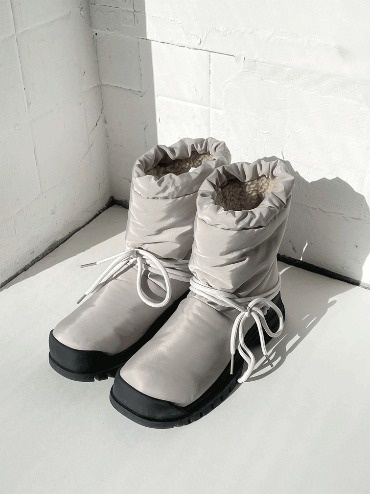 56 strap padding boots
