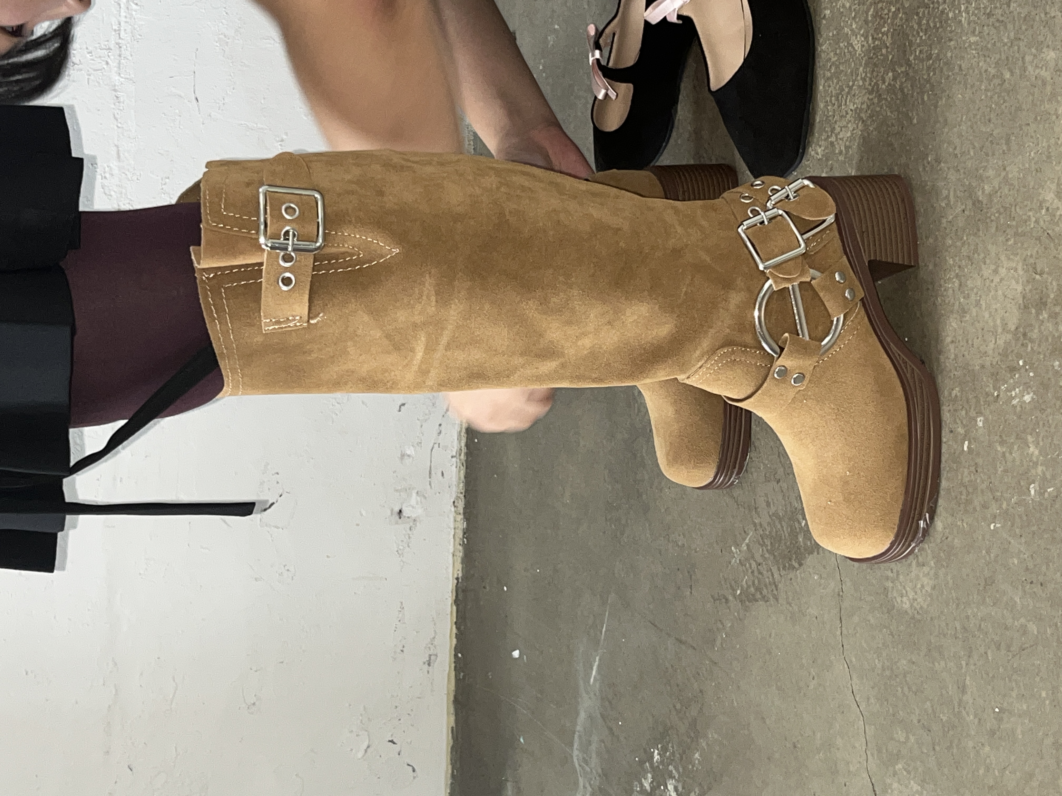 72 suede buckle boots