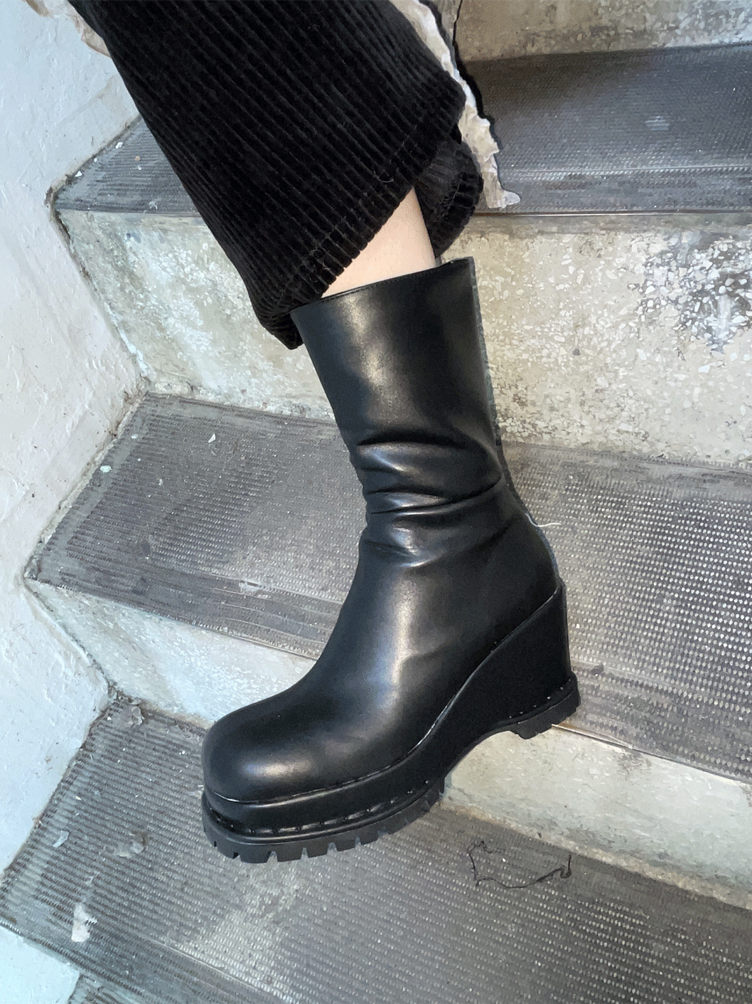 chunky middle boots